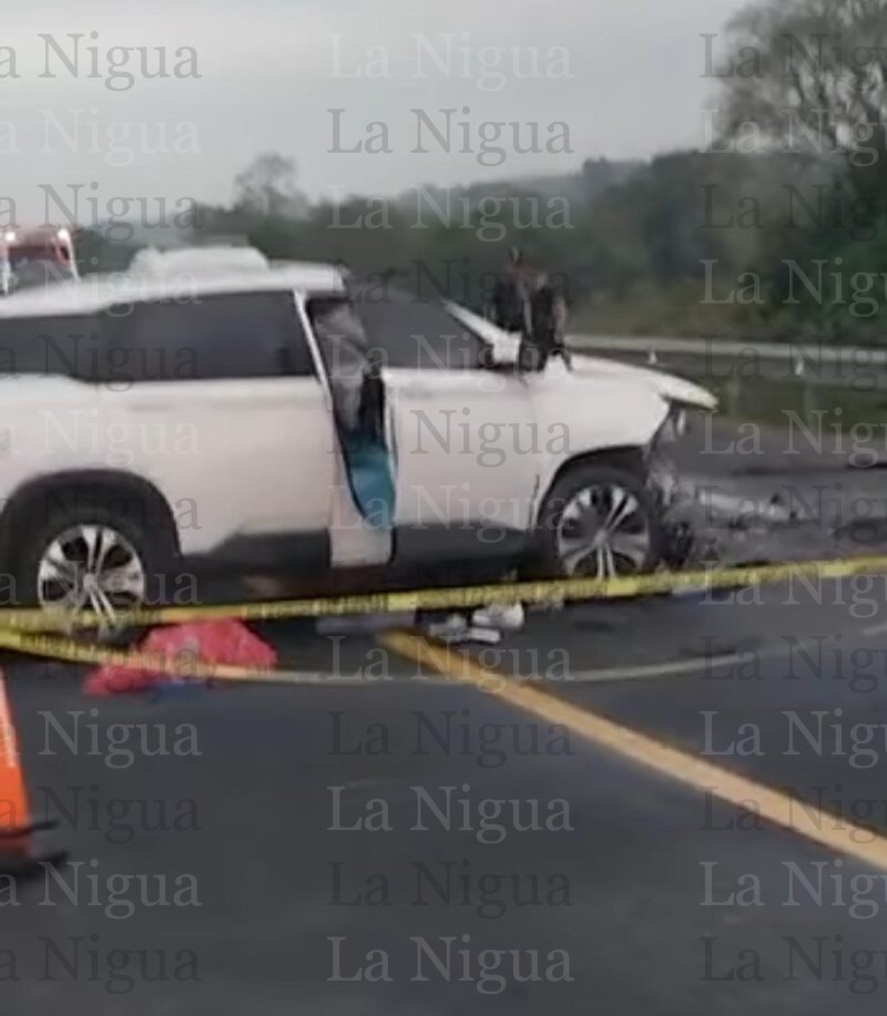 Mueren hijos y hermano de exalcaldesa de Tepetzintla en choque