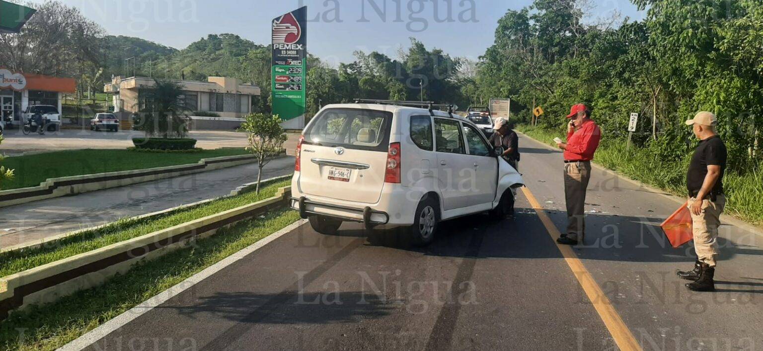 CAMIONETA Y MOTOCICLETA CHOCAN DE FRENTE