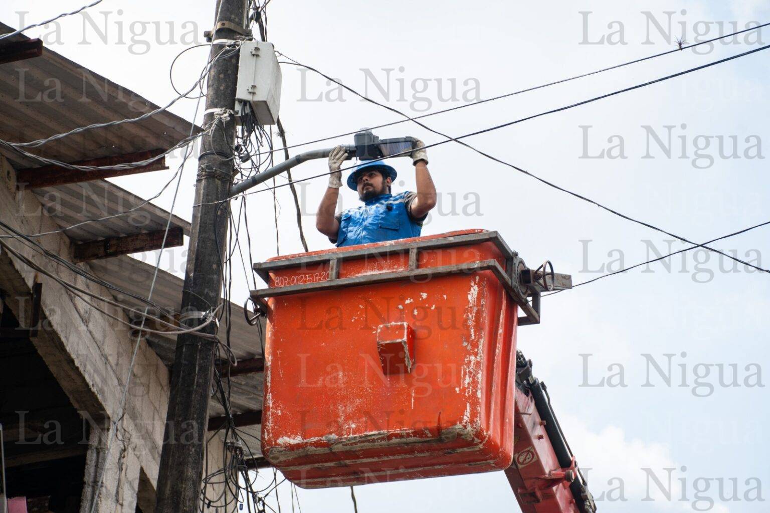 Atiende Alumbrado Público cambio de luminarias en colonias con mayor demanda