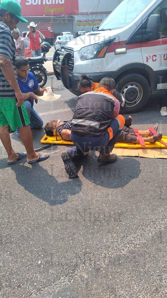 Atropellan a maestra jubilada en boulevard de Las Choapas