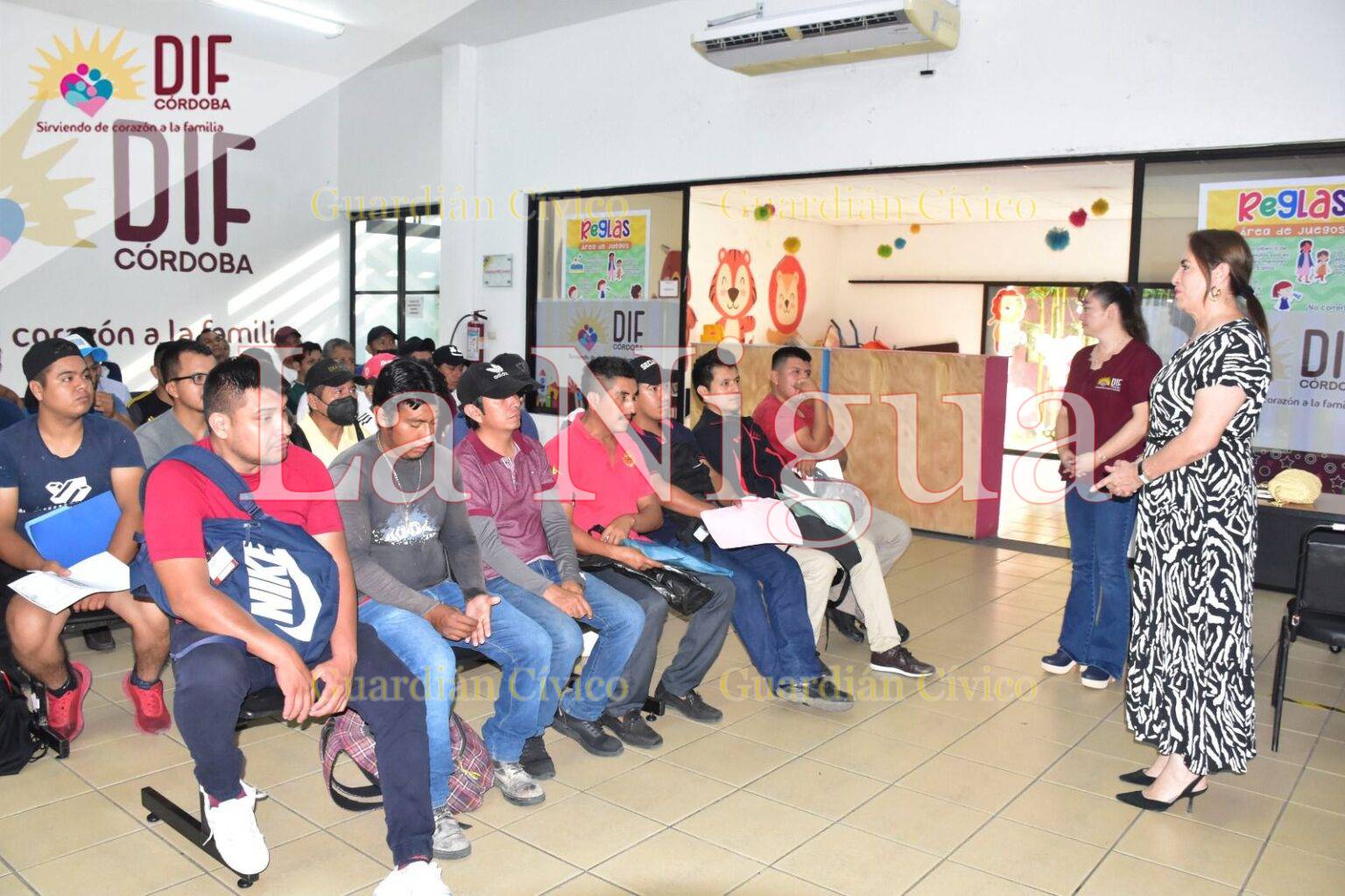 Entrega DIF despensas a Padres Cordobeses.