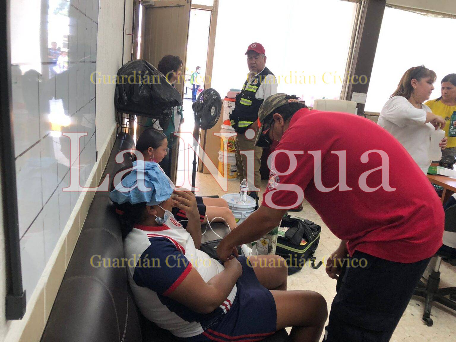 14 alumnos y una maestra de primaria de Ciudad Victoria sufren golpe de calor