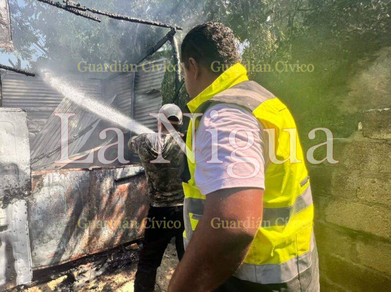 Se salva morador, tras el incendio de una humilde vivienda en Papantla