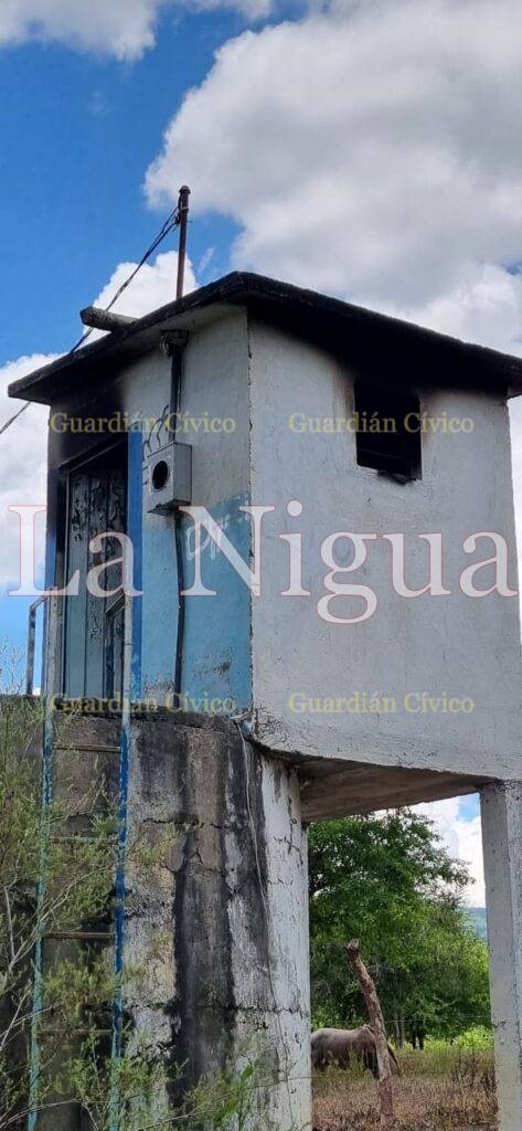 Vándalos, incendian un cárcamo de bombeo en Coyutla