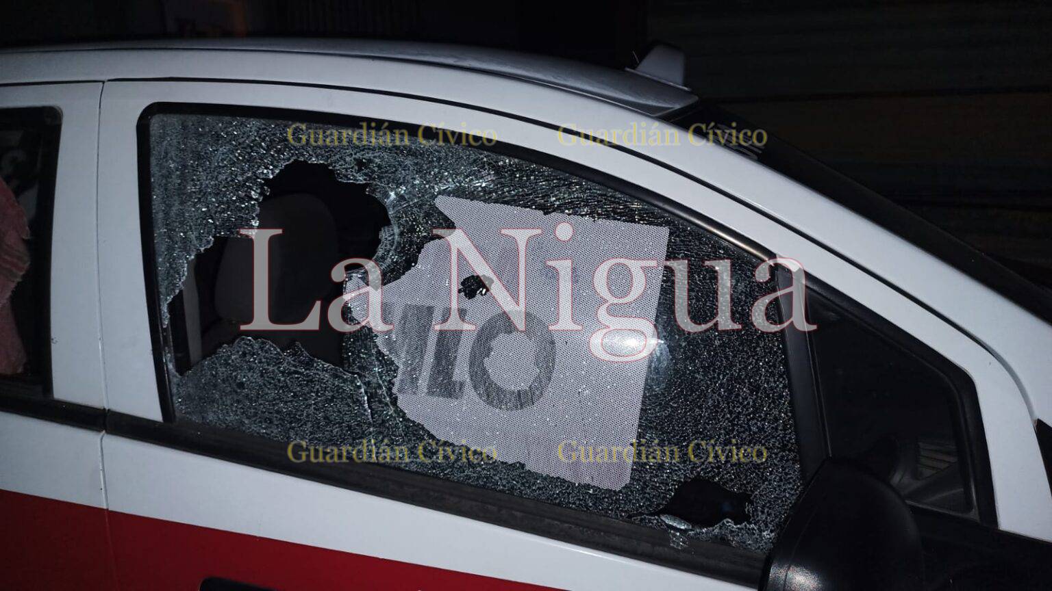 Vandalizan taxi en Las Choapas