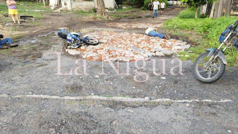 Camioneta atropella a motociclistas