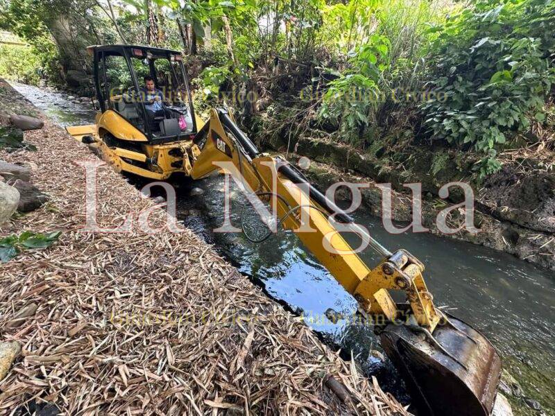 Limpian Hidrosistema y Obra Pública ríos y arroyos para evitar inundaciones