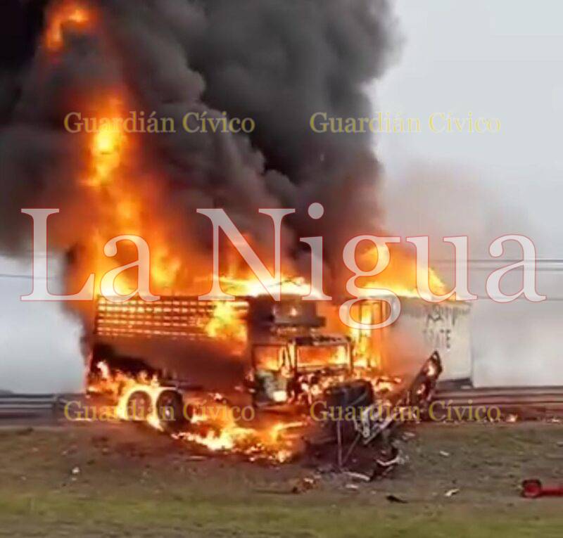 Un calcinado y dos heridos en brutal accidente en Tulanncingo