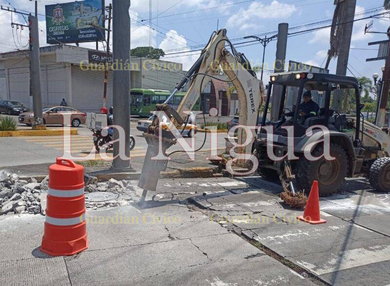 Bachea Obra Pública Dos Caminos; circule con precaución