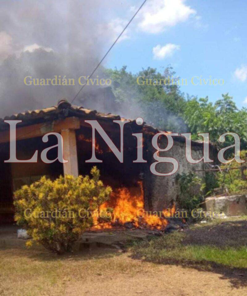 Incendio de casa abandonada deja solo daños materiales en Cuitláhuac
