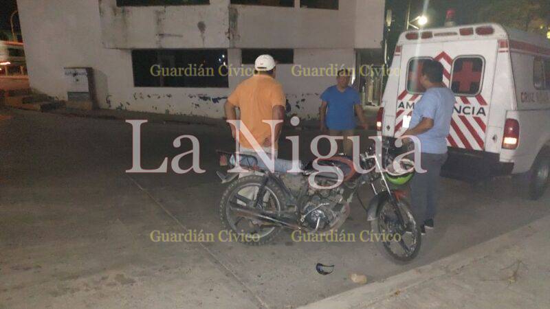 Motociclista resulta ileso tras caída