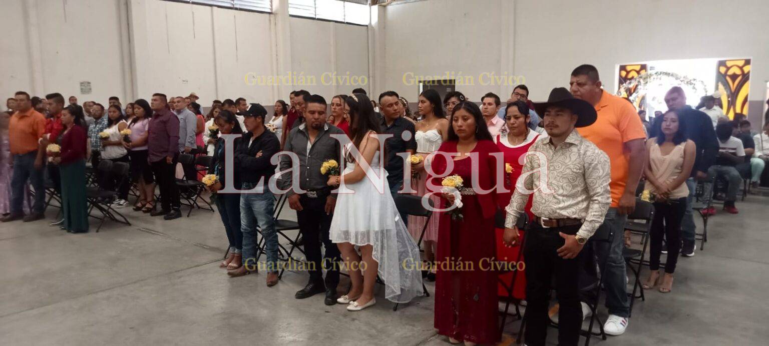 25 PAREJAS UNEN SUS VIDAS EN LEGITIMO MATRIMONIO