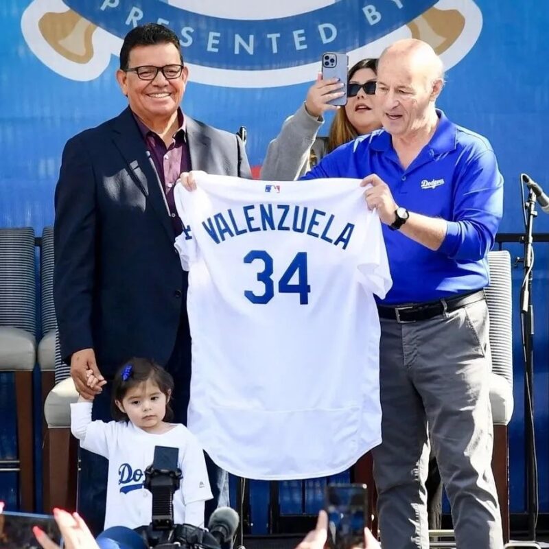 Justicia al “Toro” Fernando Valenzuela; retiraron el número 34 en Dodger Stadium