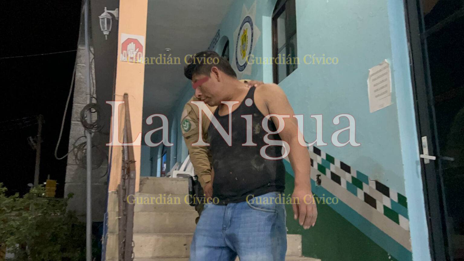 Borracho detenido tras irrumpir en una fiesta de XV años