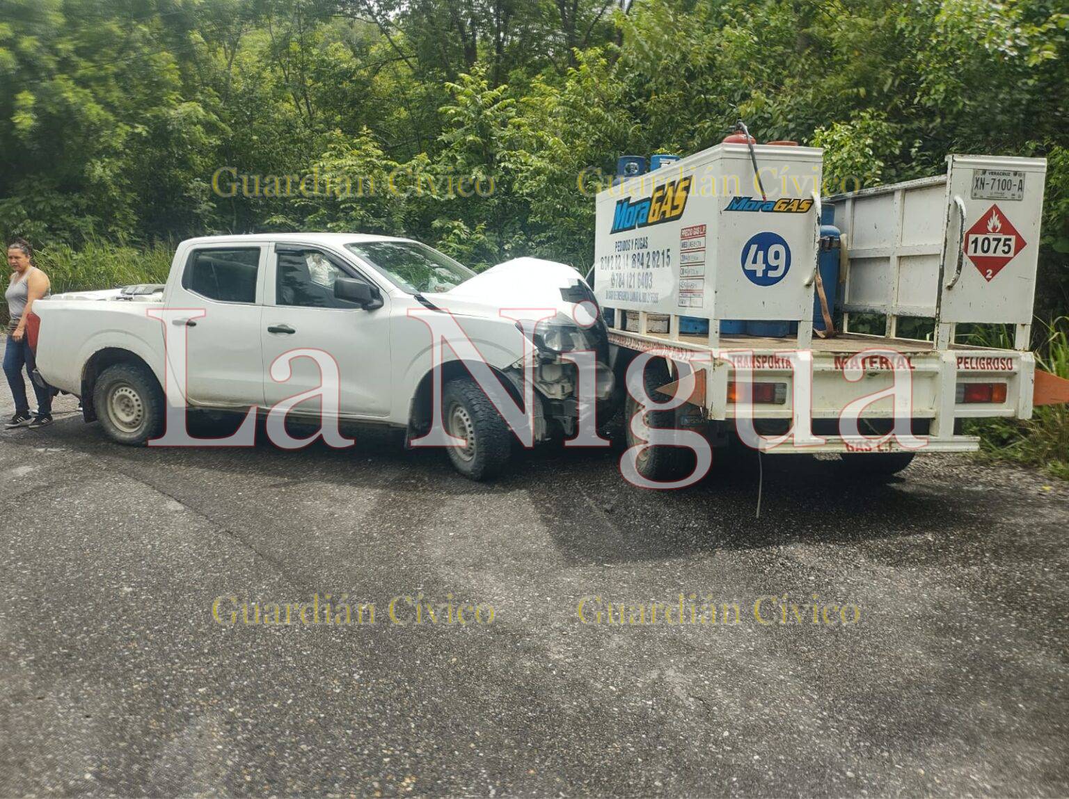 Se impacta conductor de una camioneta contra unidad repartidora de GAS LP en Papantla.