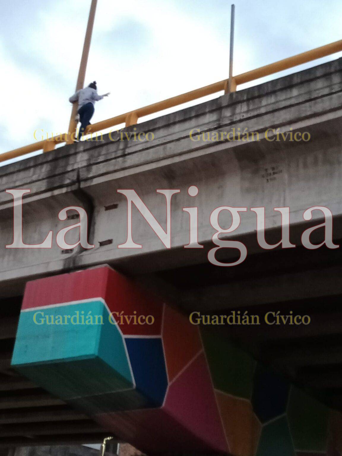 Se intenta suicidar una jovencita