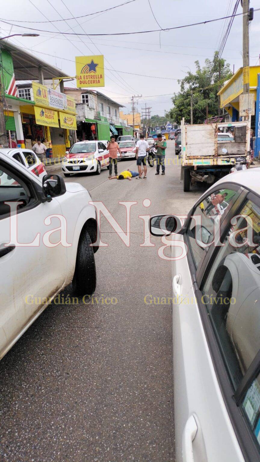 Derrapa mujer en su motocicleta en Las Choapas