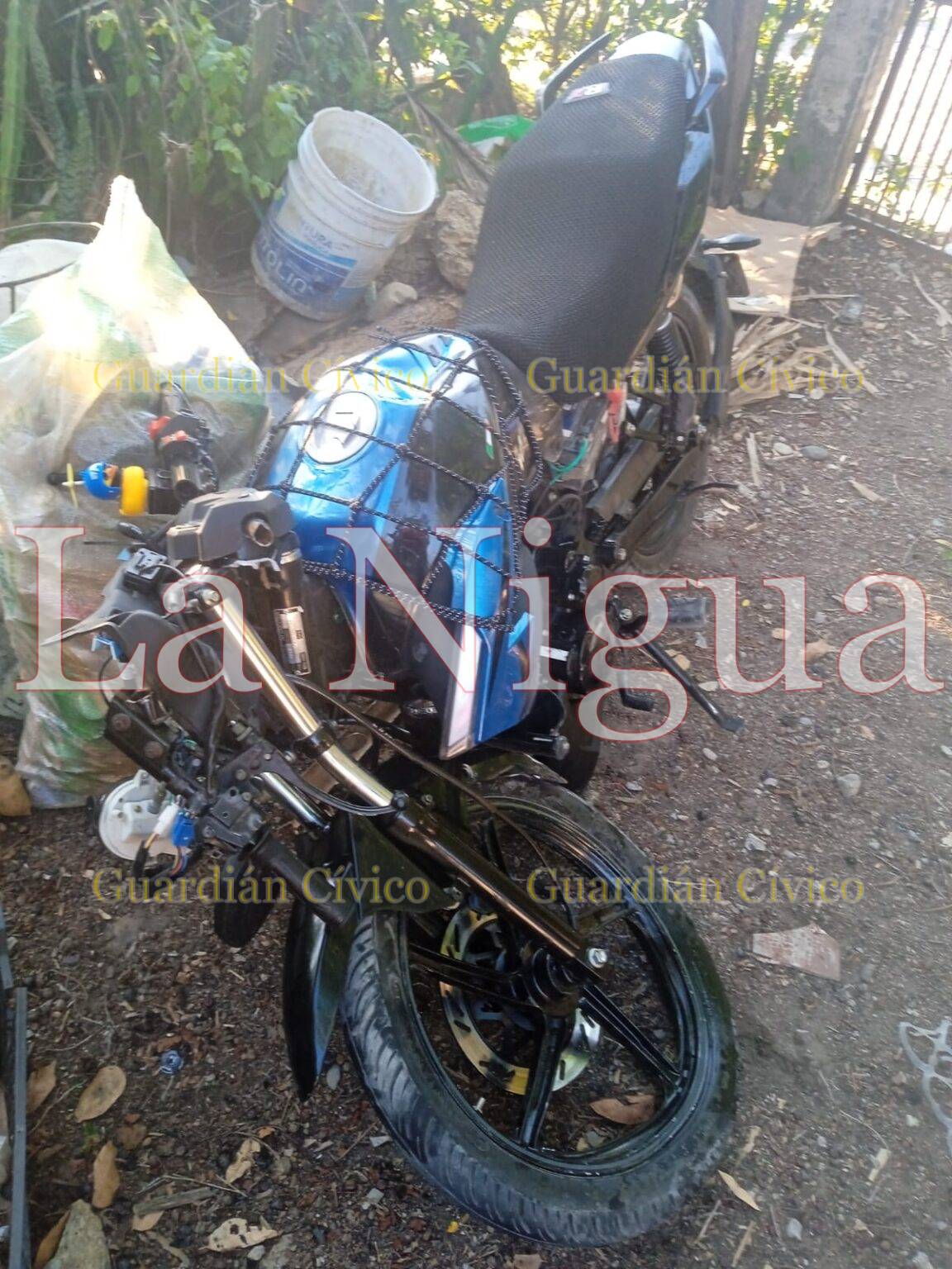 Camioneta embiste a motociclista y se da a la fuga