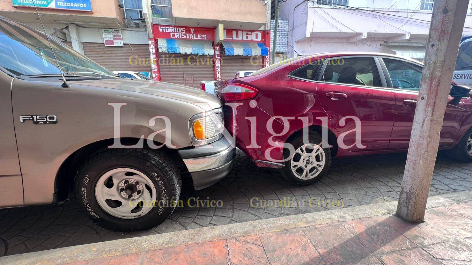 Conductor provoca percance y huye