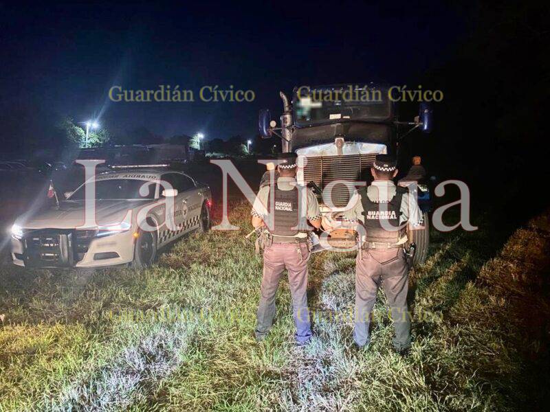 EN VERACRUZ, GUARDIA NACIONAL ASEGURA TRACTOCAMIÓN ABANDONADO CON APROXIMADAMENTE 60 MIL LITROS DE HIDROCARBURO
