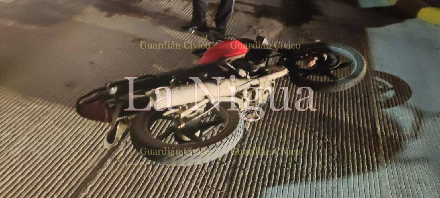 Brutal accidente de un motociclista, tras ser impactado por el conductor de una pipa de Gas LP en Tuxpan