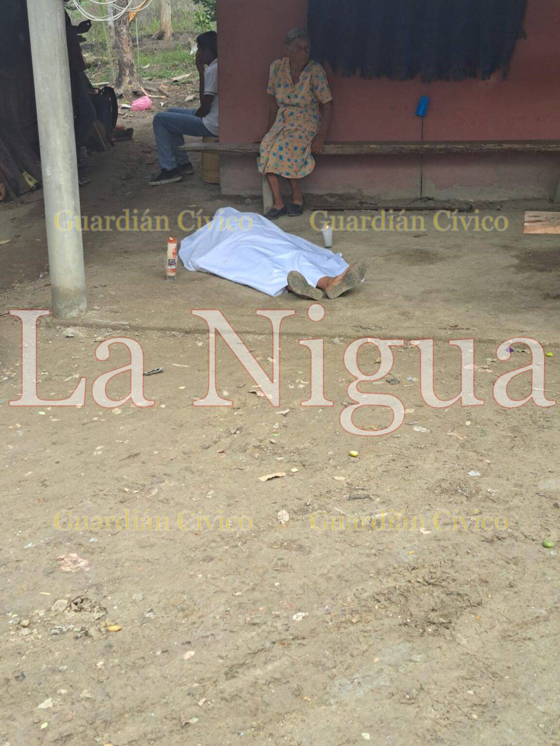 La sorprendió la muerte afuera de su casa