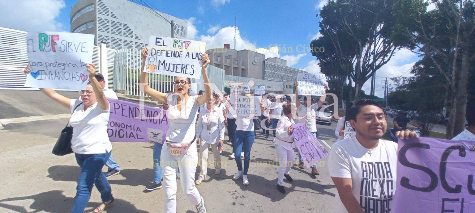 Se manifiestan contra recortes presupuestales al OJF