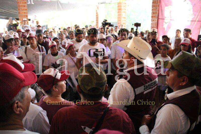Zenyazen defiende la educación pública y quiere que los maestros tengan mejores condiciones laborales