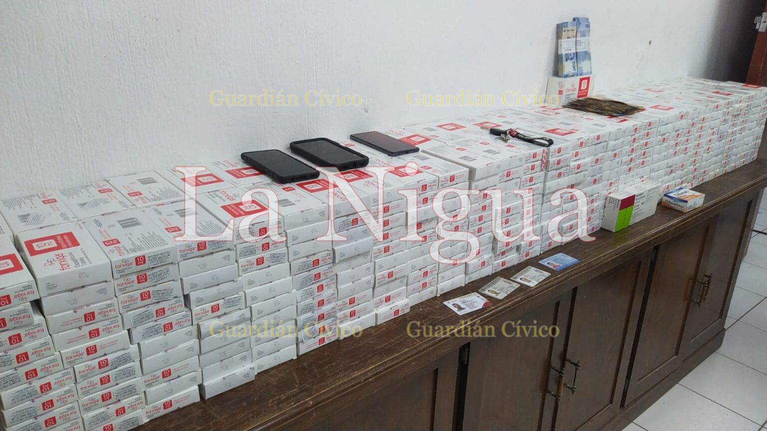 Detienen a dos con medicamento falso y con un valor de un millón de pesos