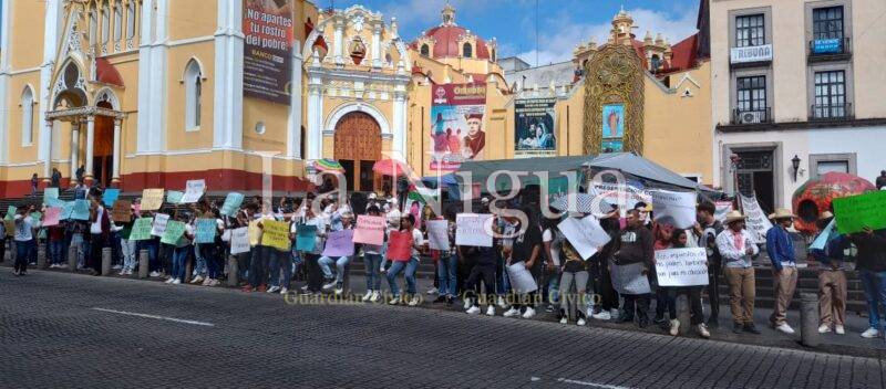 El FNERRR se manifiesta por una mejora en el presupuesto para escuelas; en Veracruz hay centros educativos sin matrícula y con instalaciones hechas de lona