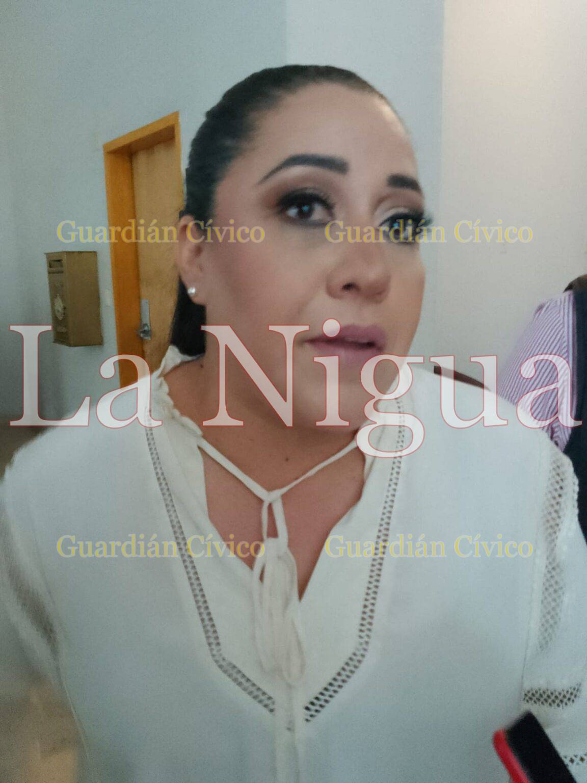 Entregan medallas como reconocimiento por su labor a 181 maestros