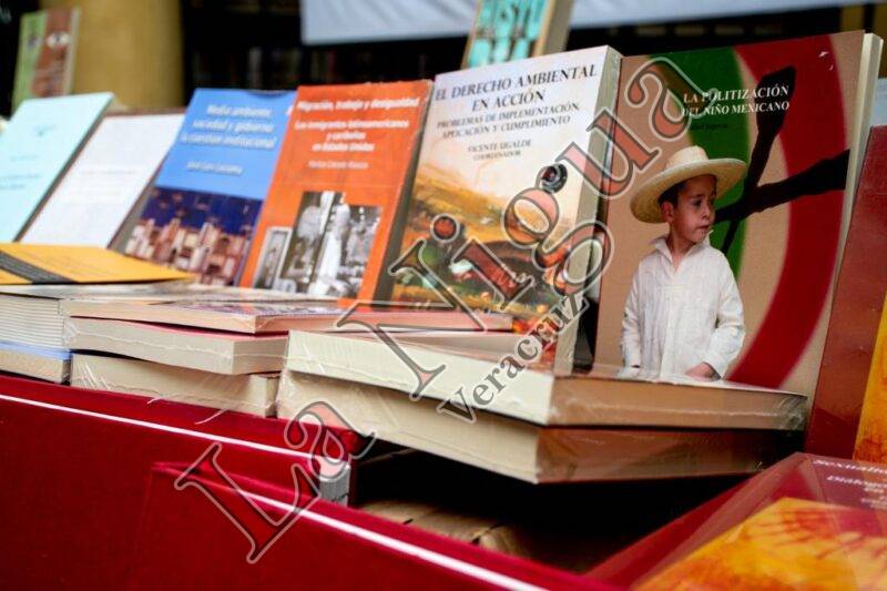 Reciben bibliotecas municipales de Córdoba acervo bibliográfico