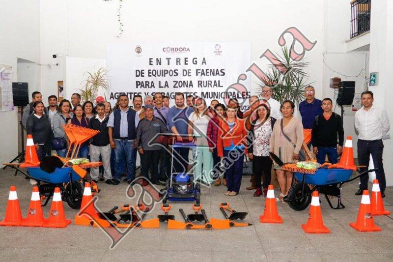 Entrega Ayuntamiento kits para faenas en comunidades