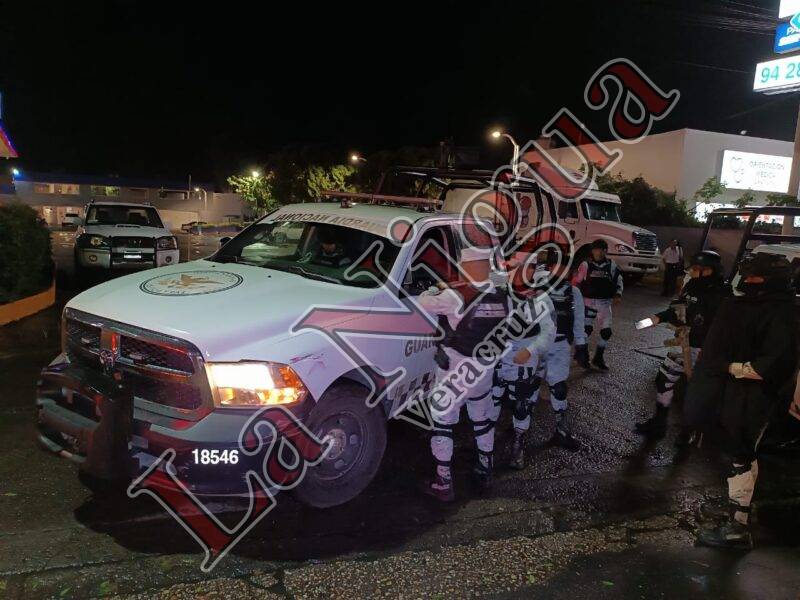 Accidente entre patrulla de la GN y tráiler.