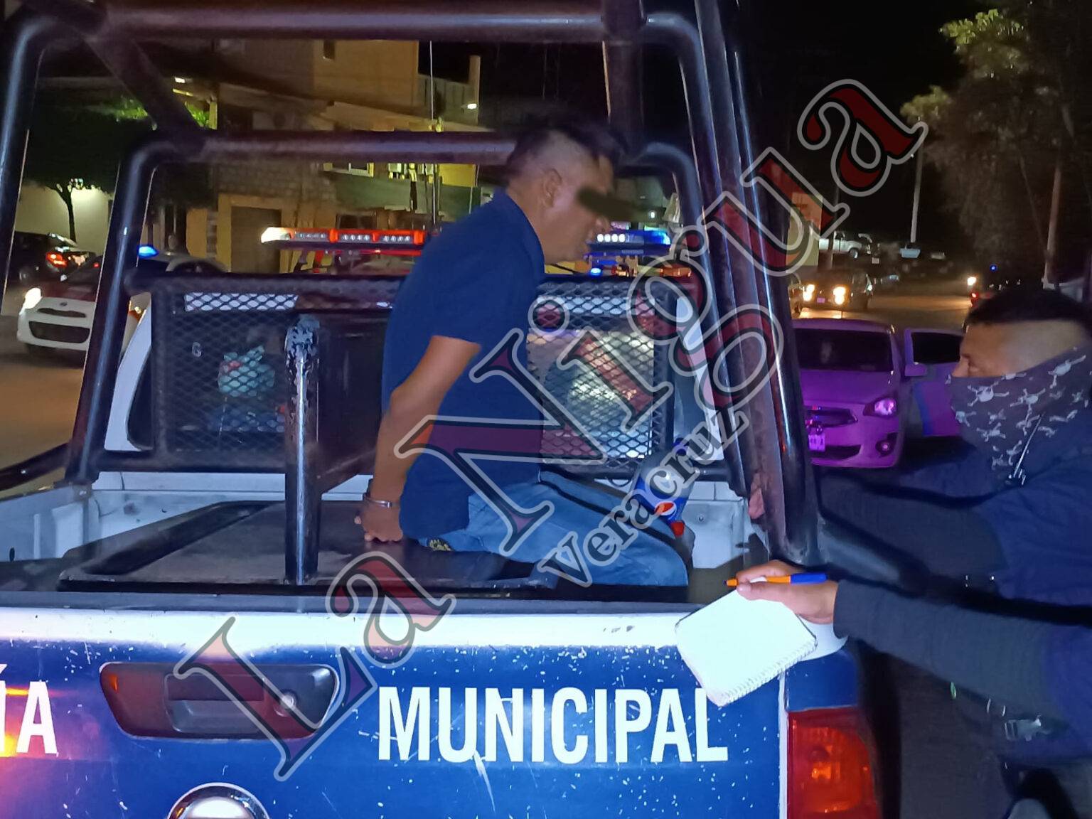 SUJETO EN POSIBLE ESTADO DE EBRIEDAD CAUSA INCIDENTE VIAL.