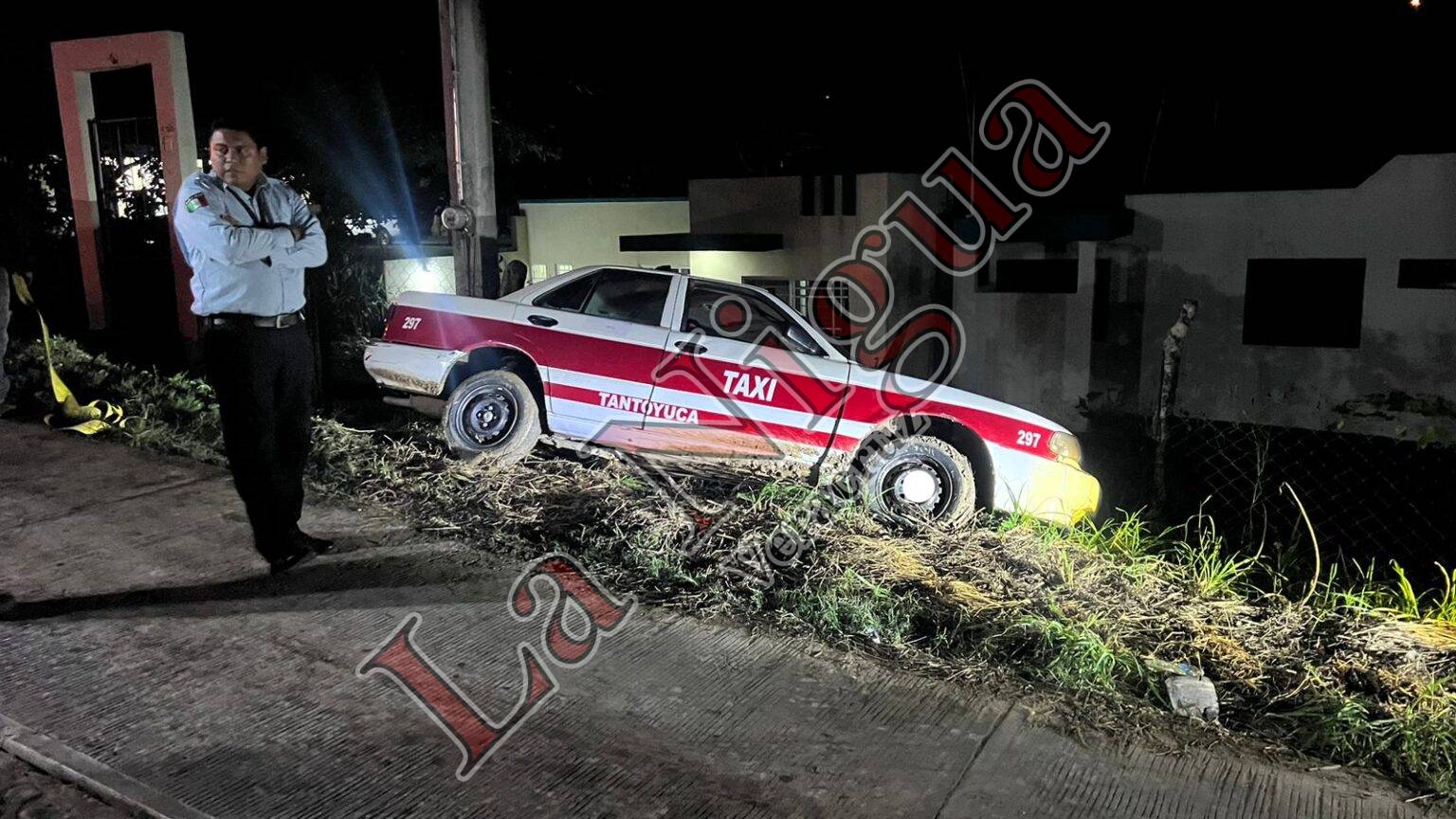 Taxista a punto de volcar en la Colonia Manantiales