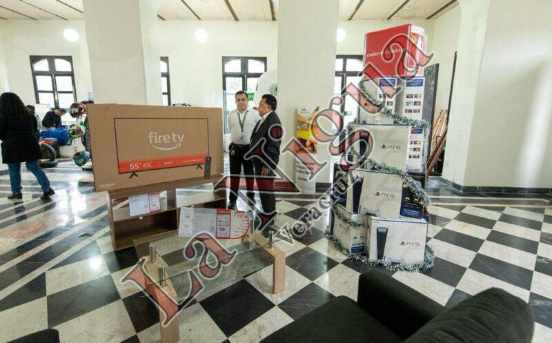 Inaugura Presidente Juan Martínez “Boutique Navideña 2023”