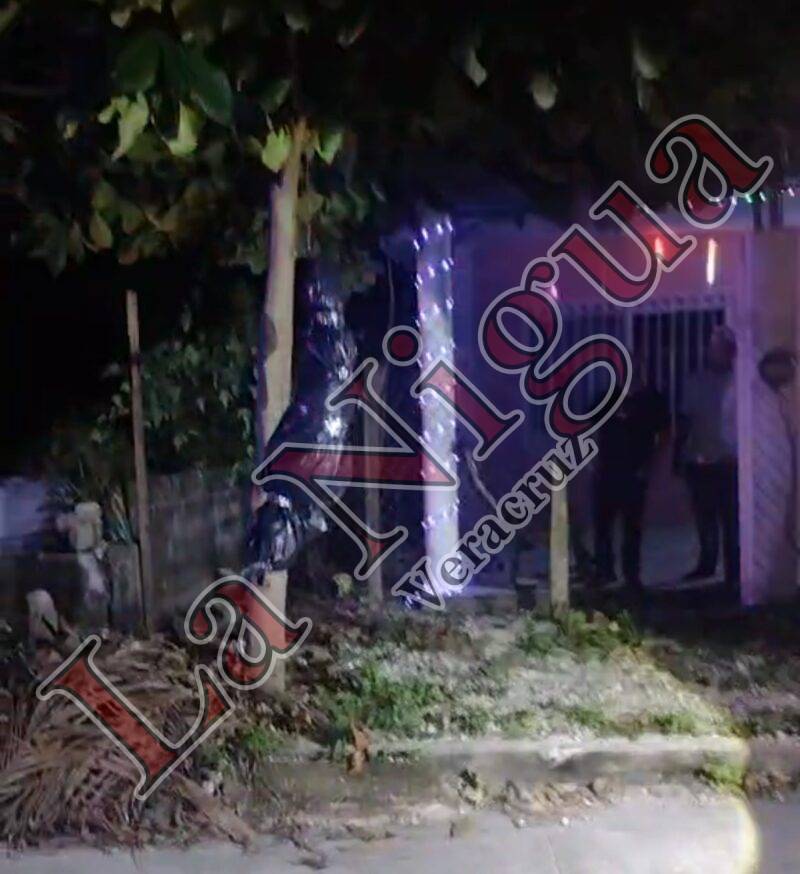 Movilización policíaca por muñeco de año viejo en Las Choapas