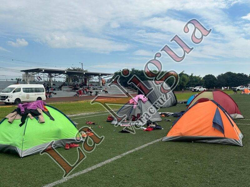 Recibe Córdoba a 380 migrantes en caravana