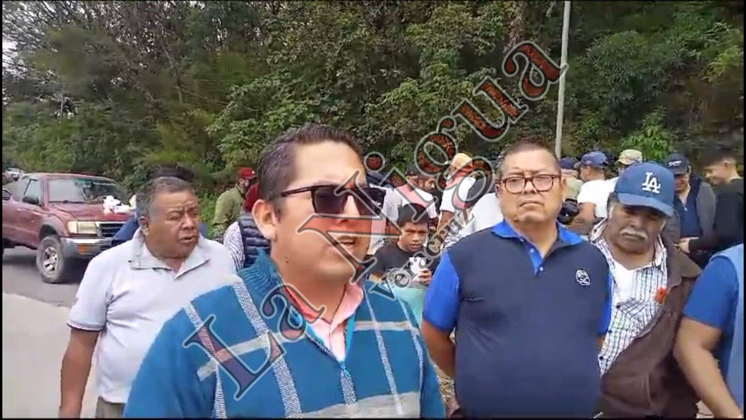 HABITANTES DE LA ZONA BAJA DEL MUNICIPIO HACEN UN LLAMADO AL ALCALDE  PARA QUE NO SE CIERRE LA CARRETERA QUE UNE AL VALLE DE TUXPANGO CON ORIZABA