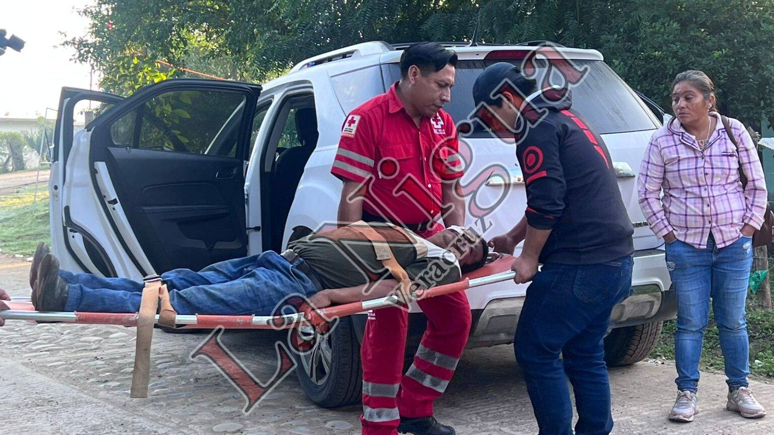 Hombre cae a un pozo y vive de milagro