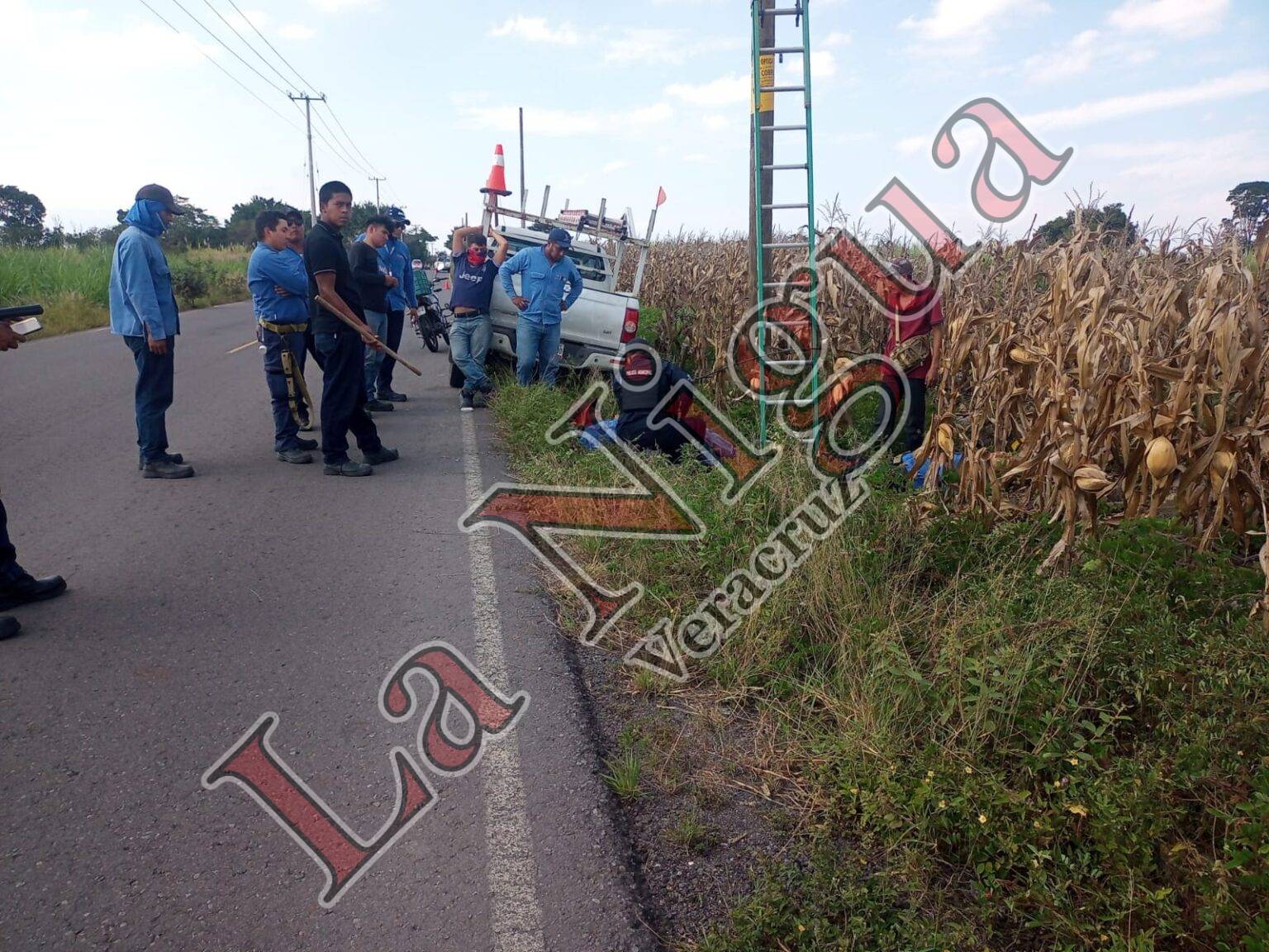 Le cae encima a su compañero y resultan lesionados