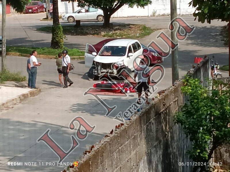 Camioneta impacta a motocicleta en Las Choapas