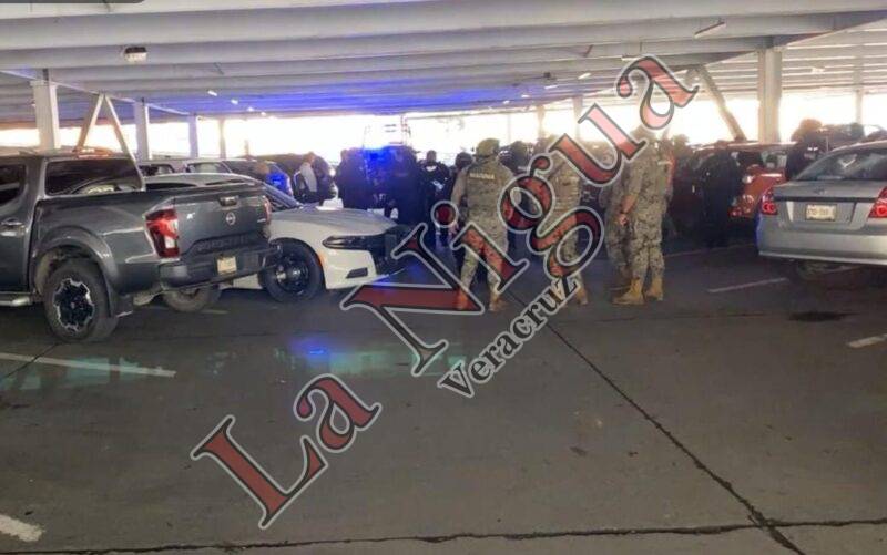 Detienen preventivos municipales a escoltas y un reportero del periodico PRESENTE