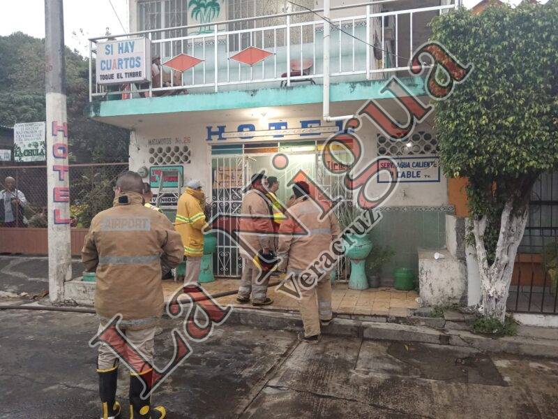 Incendio de  hotel de Catemaco movilizó a corporaciones.