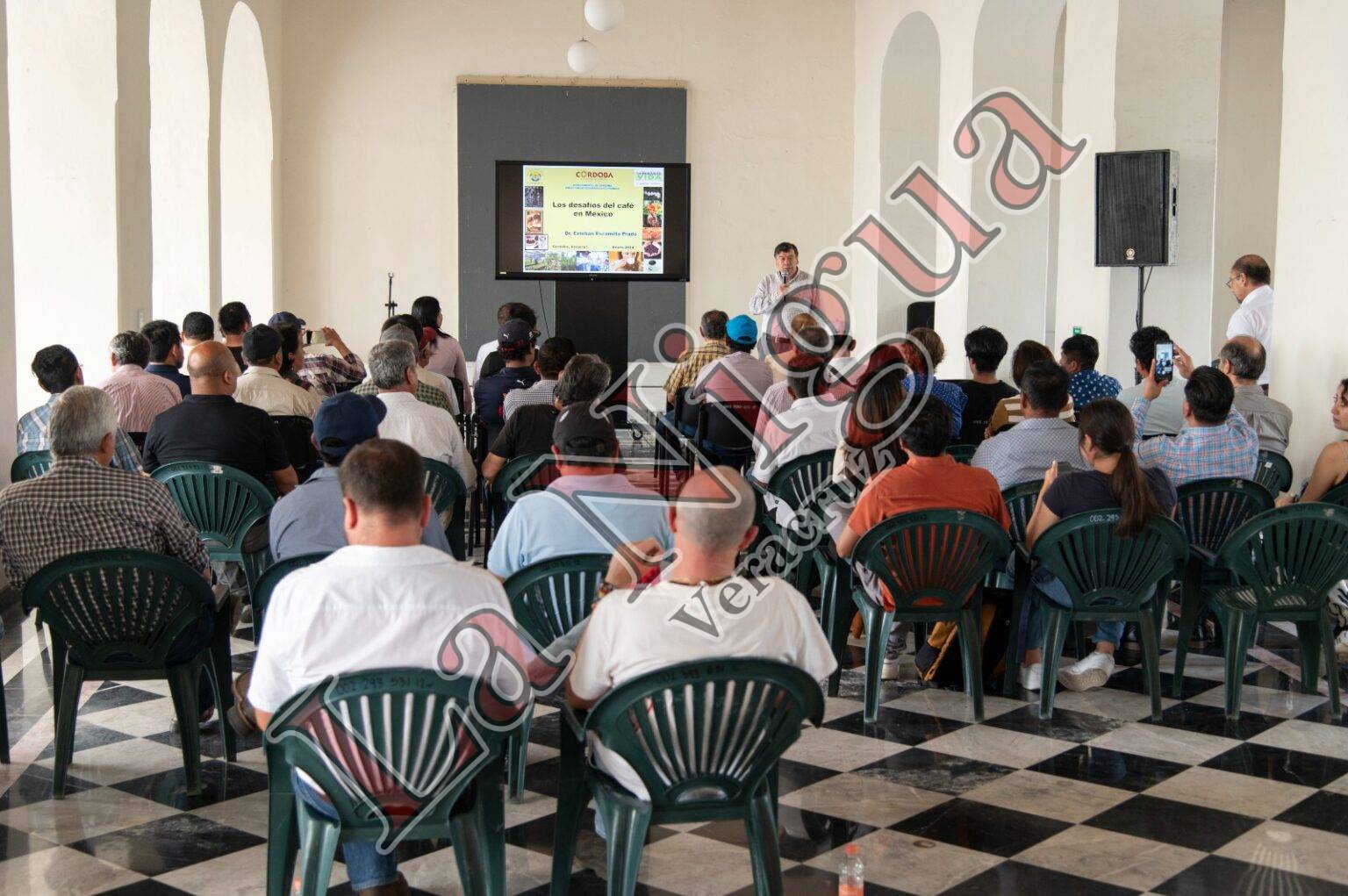 Fortalece Ayuntamiento a productores cafetaleros de Córdoba