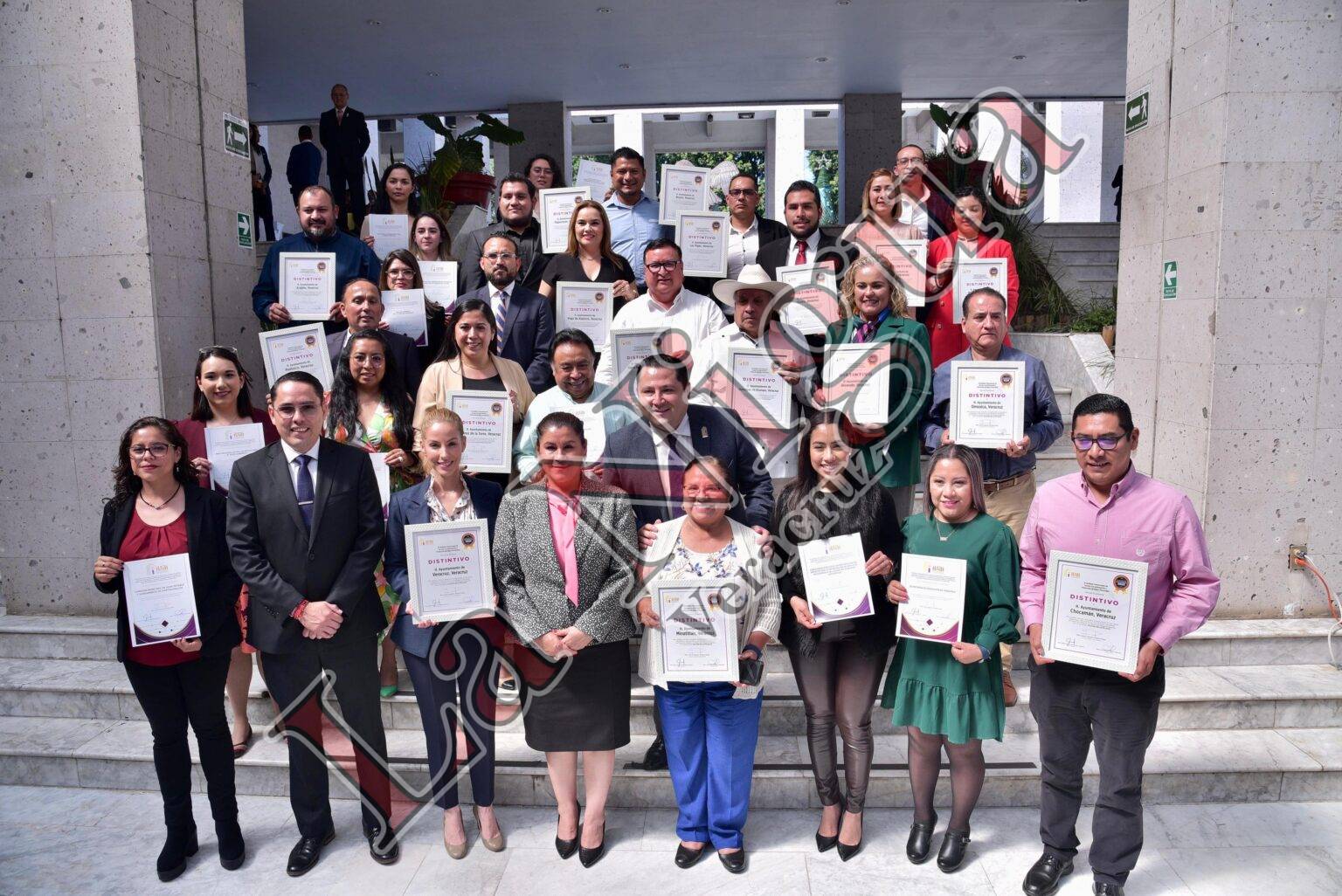 Recibe Presidente Juan Martínez Distintivo Ayuntamiento Transparente Edición 2023 del IVAI