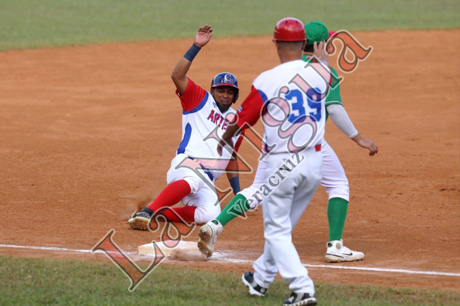 Denis Peña le da triunfo a Cuba con jonrón en la última entrada