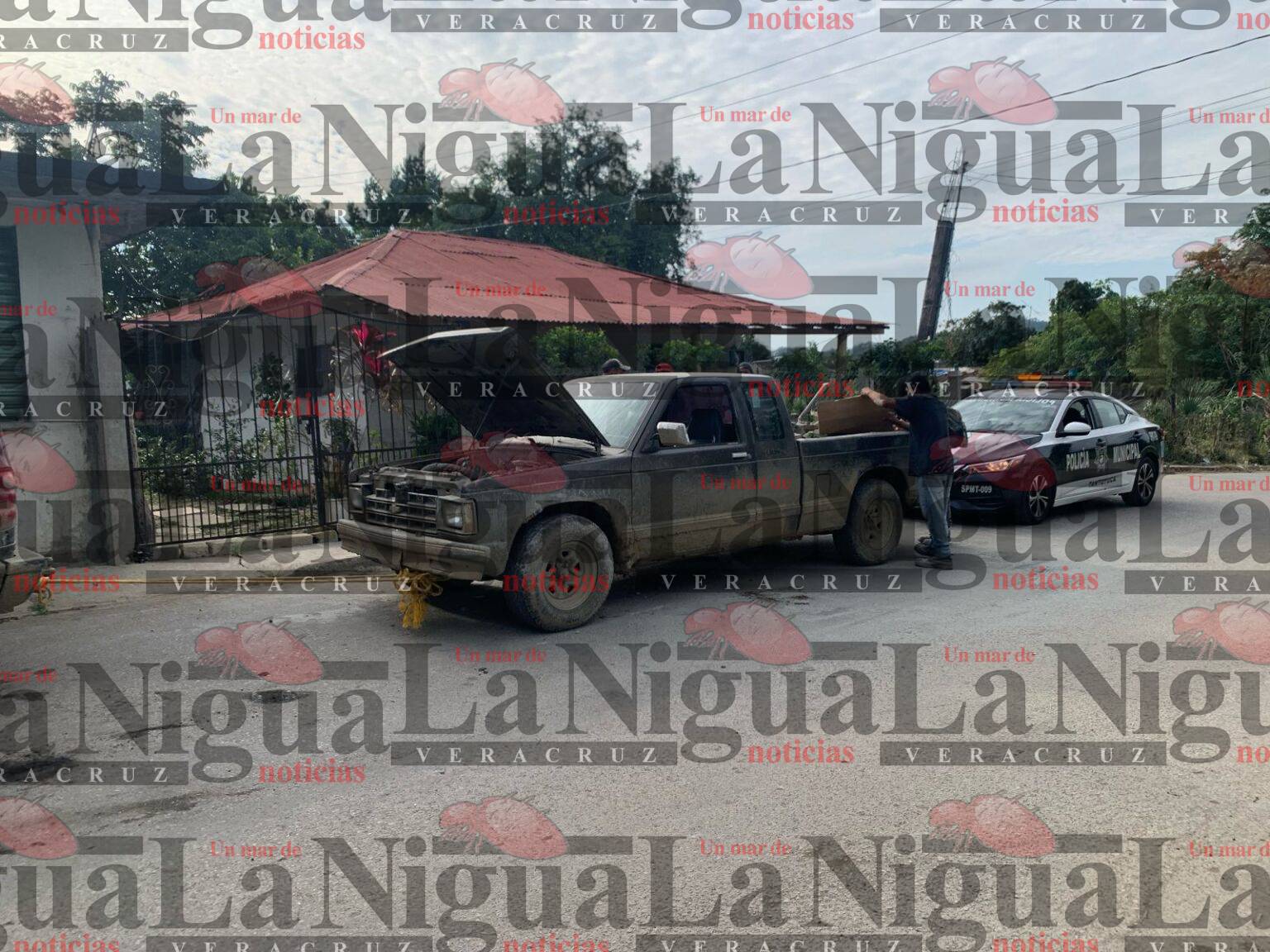 Se incendia camioneta en la Colonia Santa Fe