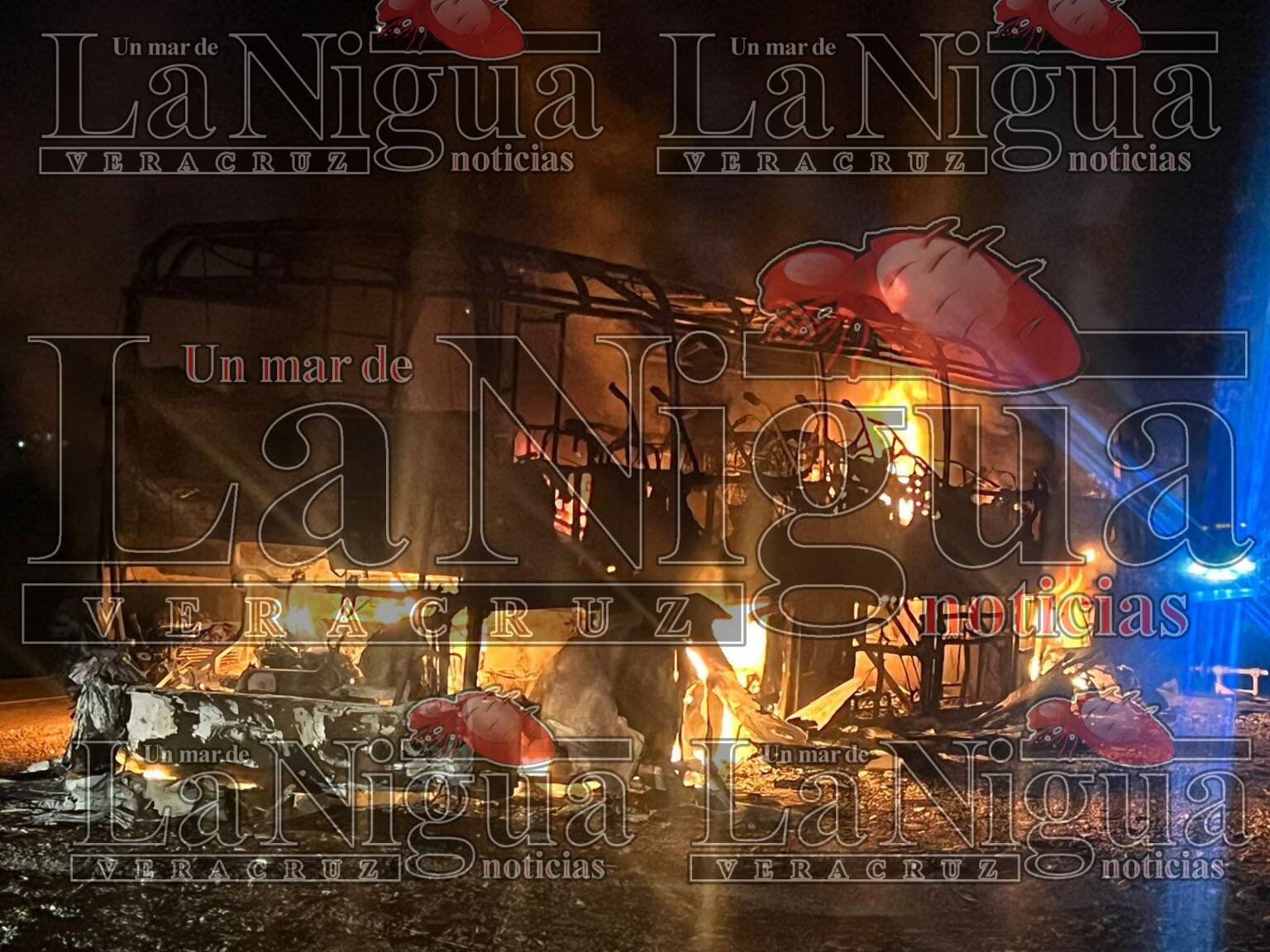 Ardió autobús de pasajeros